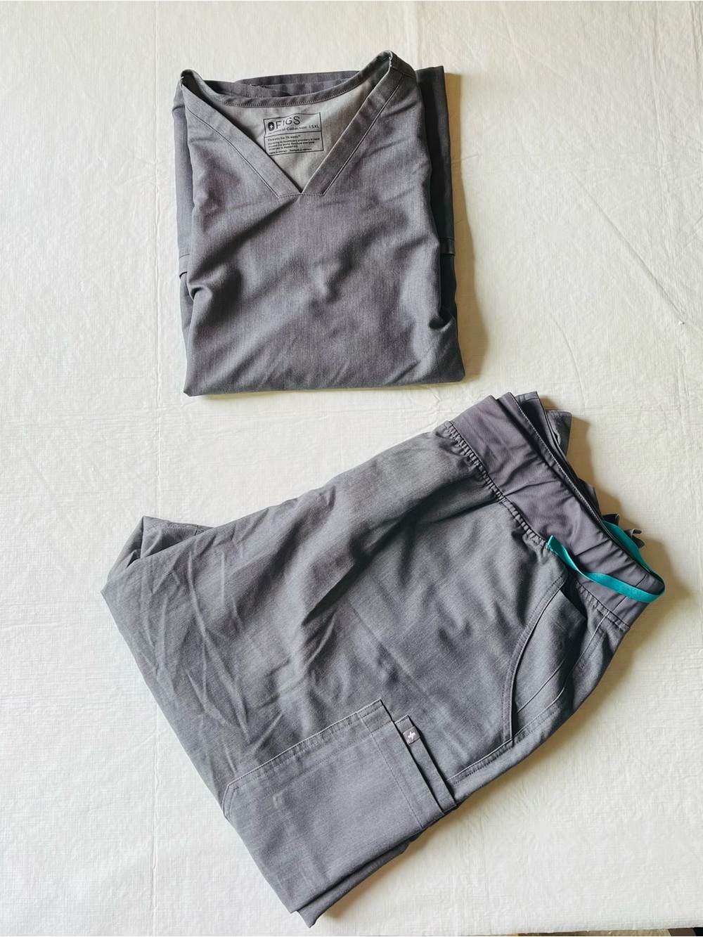 Figs Women's Graphite gray Scrub Set Casma 2 pocket top Dowa straight leg pants